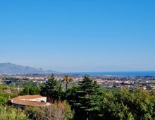 Casetta indipendente con splendida terrazza panoramica e 1500 mq circa di terreno