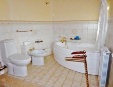 Graziosa villetta con 330 mq di spazio esterno