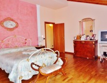 Graziosa villetta con 330 mq di spazio esterno