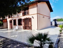 Graziosa villetta con 330 mq di spazio esterno