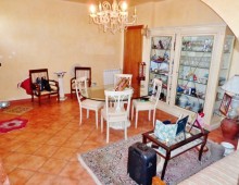 Graziosa villetta con 330 mq di spazio esterno