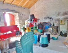 Rustico con palmento,2500 di terreno coltivato a vigneto doc accanto alla villa del grandissimo maestro BATTIATO