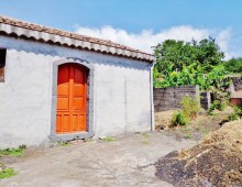 Rustico con palmento,2500 di terreno coltivato a vigneto doc accanto alla villa del grandissimo maestro BATTIATO