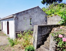 Rustico con palmento,2500 di terreno coltivato a vigneto doc accanto alla villa del grandissimo maestro BATTIATO