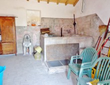 Rustico con palmento,2500 di terreno coltivato a vigneto doc accanto alla villa del grandissimo maestro BATTIATO