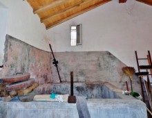 Rustico con palmento,2500 di terreno coltivato a vigneto doc accanto alla villa del grandissimo maestro BATTIATO