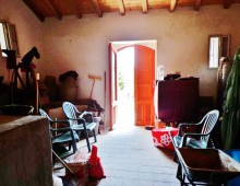 Rustico con palmento,2500 di terreno coltivato a vigneto doc accanto alla villa del grandissimo maestro BATTIATO