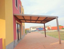 Villa singola su tre livelli con 1200 mq di terreno