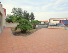 Villa singola su tre livelli con 1200 mq di terreno