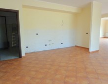 Villa singola su tre livelli con 1200 mq di terreno