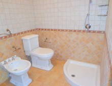 Villa singola su tre livelli con 1200 mq di terreno