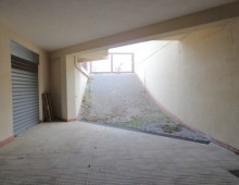 Villa singola su tre livelli con 1200 mq di terreno