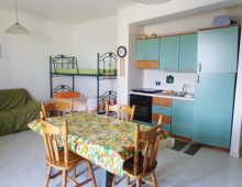 Bivano arredato con splendida vista mare ed Etna