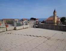 Bivano arredato con splendida vista mare ed Etna