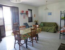 Bivano arredato con splendida vista mare ed Etna