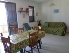 Bivano arredato con splendida vista mare ed Etna