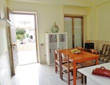 Grazioso appartamento arredato con terrazzino