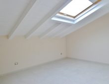 Ampia e luminosa mansarda in antico e signorile palazzo totalmente ristrutturato