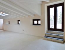 Ampia e luminosa mansarda in antico e signorile palazzo totalmente ristrutturato