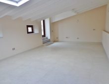 Ampia e luminosa mansarda in antico e signorile palazzo totalmente ristrutturato