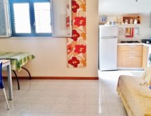 Comoda mansarda arredata con terrazzino fronte mare