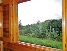 Piccola casetta prefabbricata con 2000 mq di terreno e meravigliosa vista mare