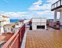 Luminoso attico di 140 mq con ampia terrazza panoramica vista mare