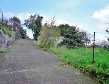 Piccola casetta prefabbricata con 2000 mq di terreno e meravigliosa vista mare