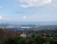 Piccola casetta prefabbricata con 2000 mq di terreno e meravigliosa vista mare