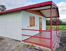 Piccola casetta prefabbricata con 2000 mq di terreno e meravigliosa vista mare