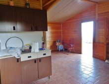 Piccola casetta prefabbricata con 2000 mq di terreno e meravigliosa vista mare