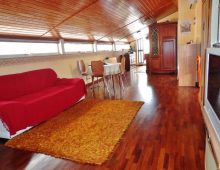 Luminoso attico ben rifinito sito al 4° piano con mansarda e garage