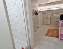 Luminoso attico ben rifinito sito al 4° piano con mansarda e garage