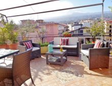 Luminoso attico ben rifinito sito al 4° piano con mansarda e garage