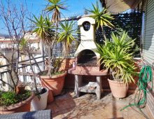 Luminoso attico ben rifinito sito al 4° piano con mansarda e garage