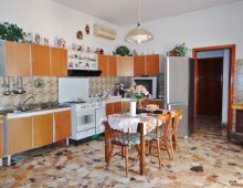 Casa indipendente con 300 mq di giardino