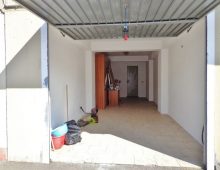 Trivani di recente costruzione con garage.