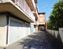 Trivani di recente costruzione con garage.