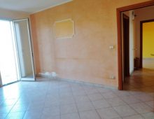 Trivani di recente costruzione con garage.