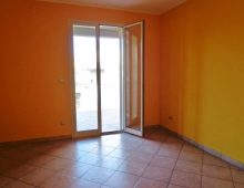 Trivani di recente costruzione con garage.