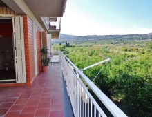 Trivani di recente costruzione con garage.