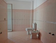 Trivani di recente costruzione con garage.