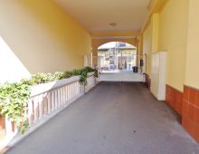 Trivani di recente costruzione con garage.