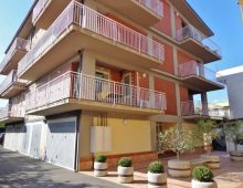 Trivani di recente costruzione con garage.