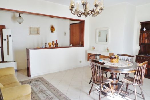 Ampio e luminoso 4 vani più accessori e garage