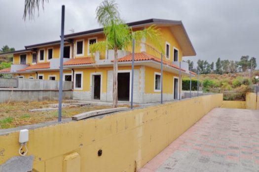 Villette da rifinire in zona panoramica