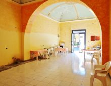 Ampia e luminosa bottega con cortile di 50 mq circa