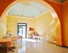 Ampia e luminosa bottega con cortile di 50 mq circa