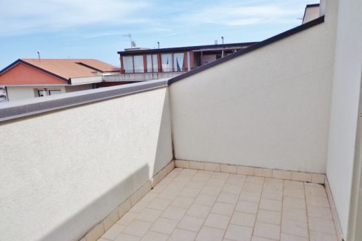 Mansarda da rifinire in zona centrale e ben servita