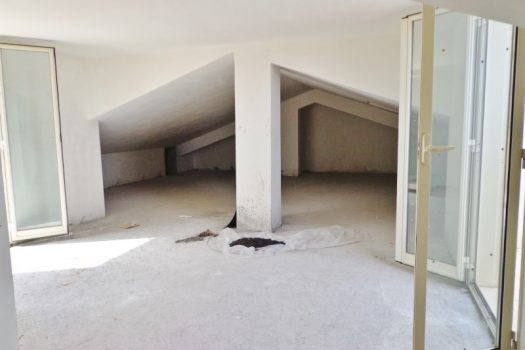 Mansarda da rifinire in zona centrale e ben servita